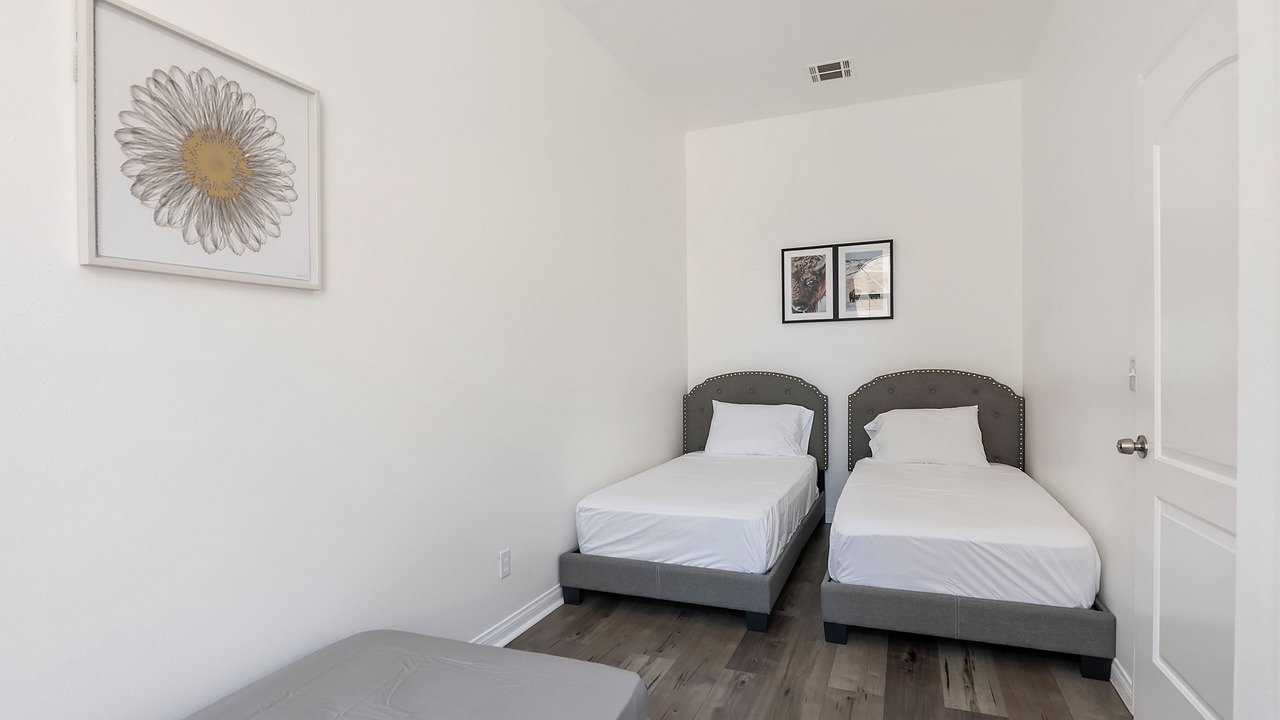 Photo of Bedroom in NoHo Arts District
