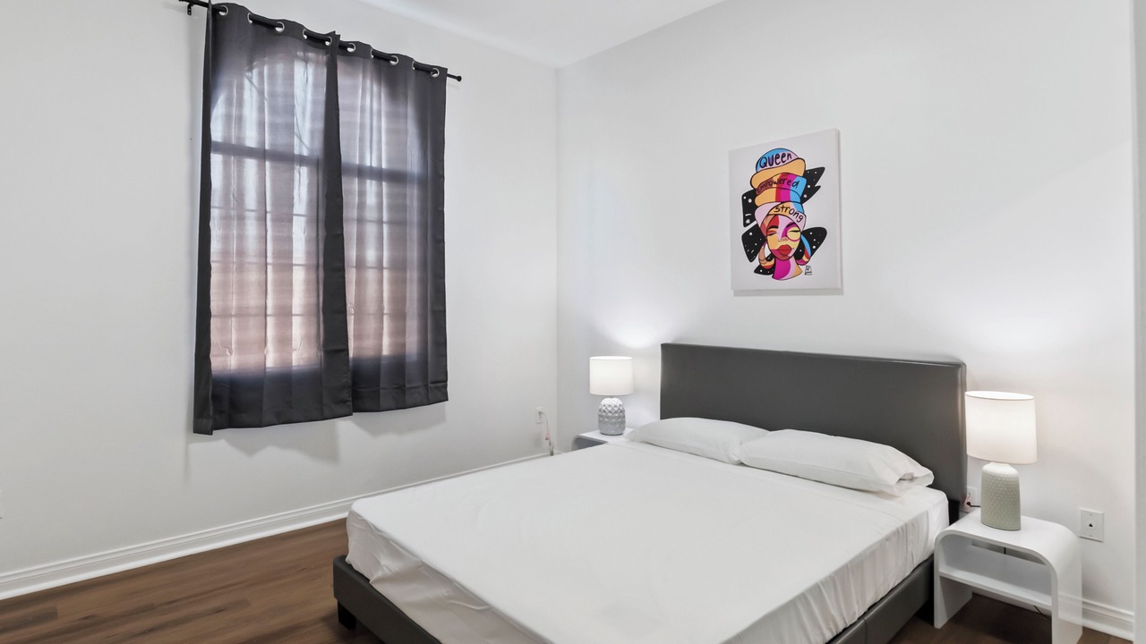 Photo of Bedroom in NoHo Arts District