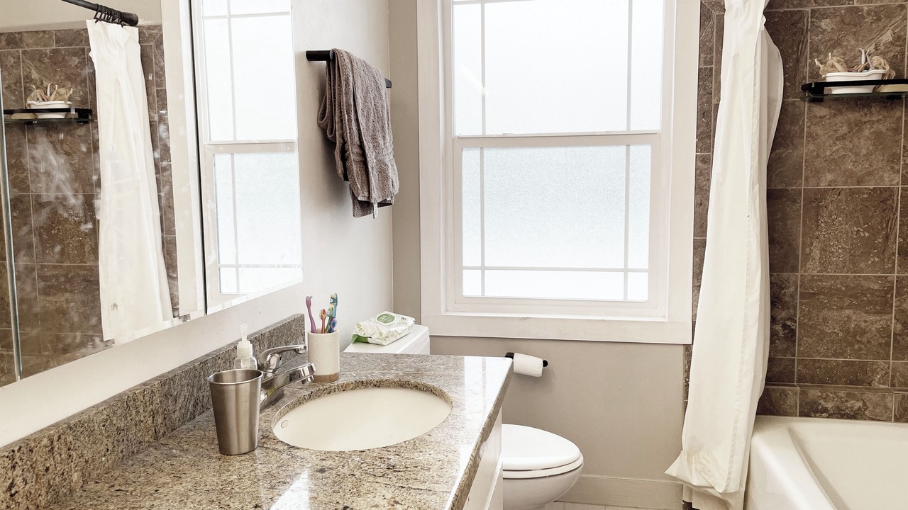 Photo of Bathroom in Mapleton