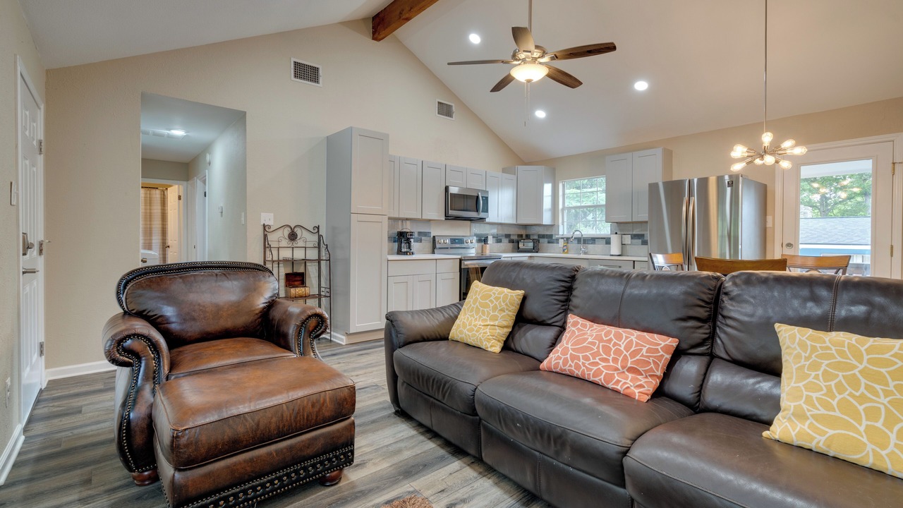 Photo of Livingroom in University Hills and Windsor Park