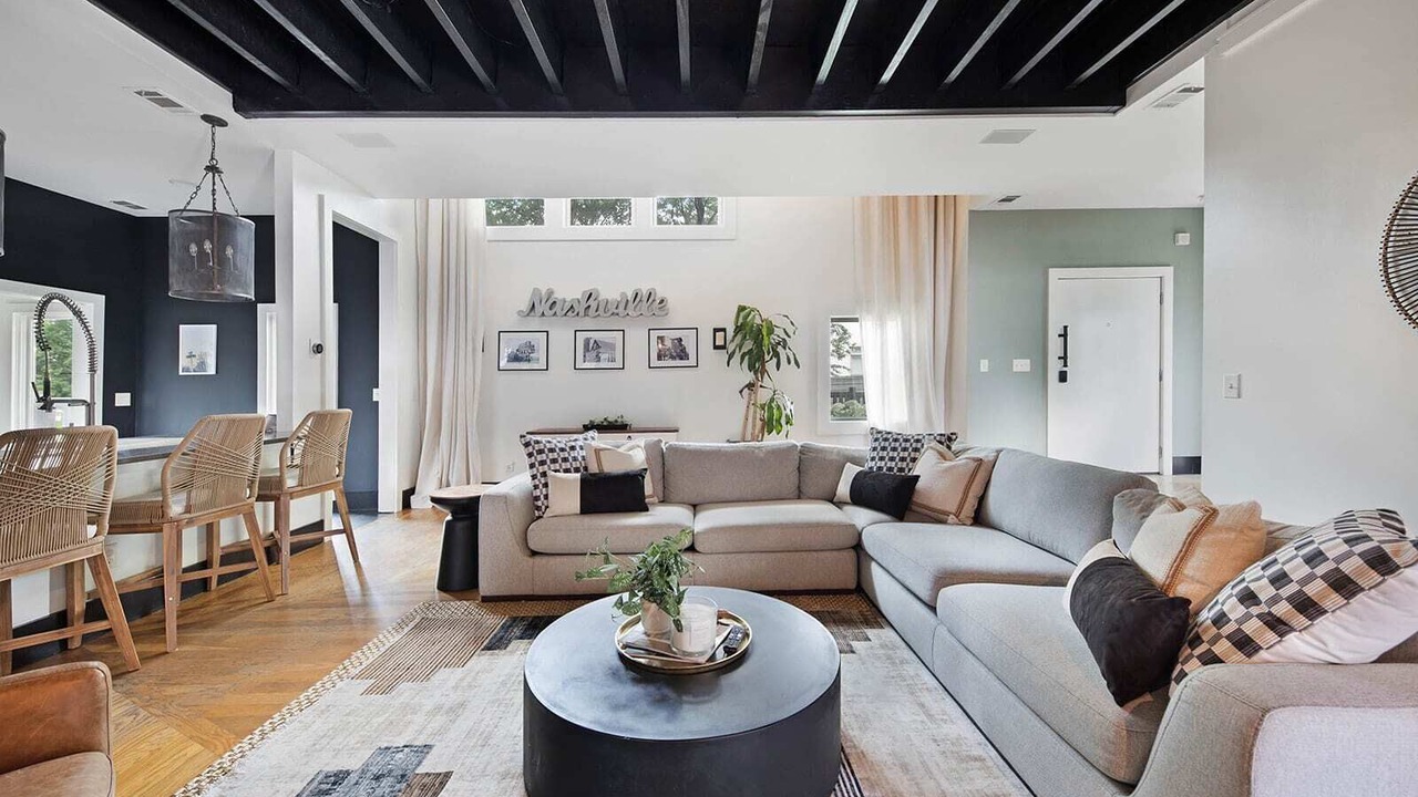 Photo of Livingroom in 12 South