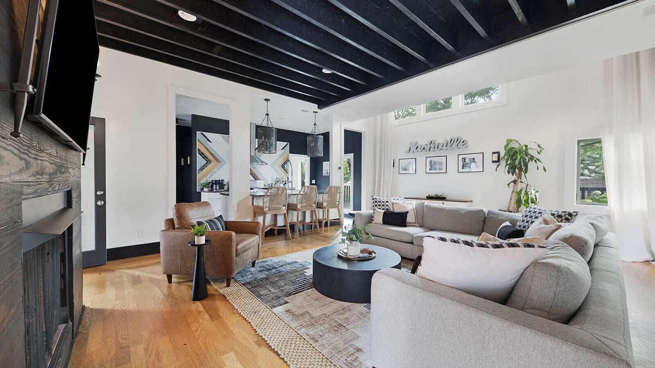 Photo of Livingroom in 12 South