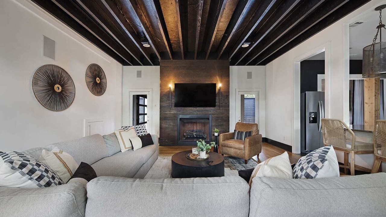 Photo of Livingroom in 12 South