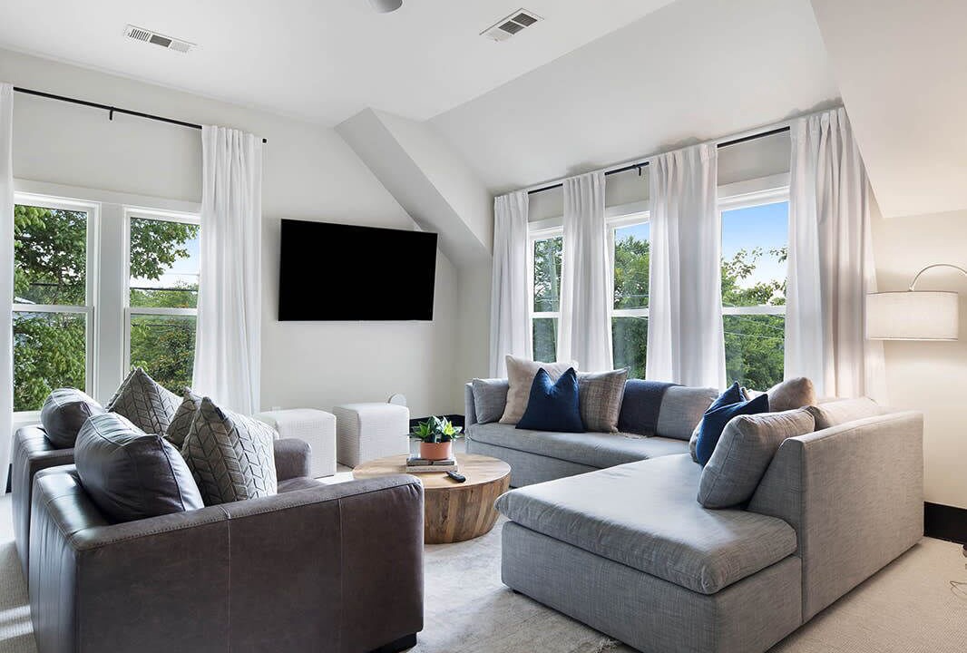 Photo of Livingroom in 12 South