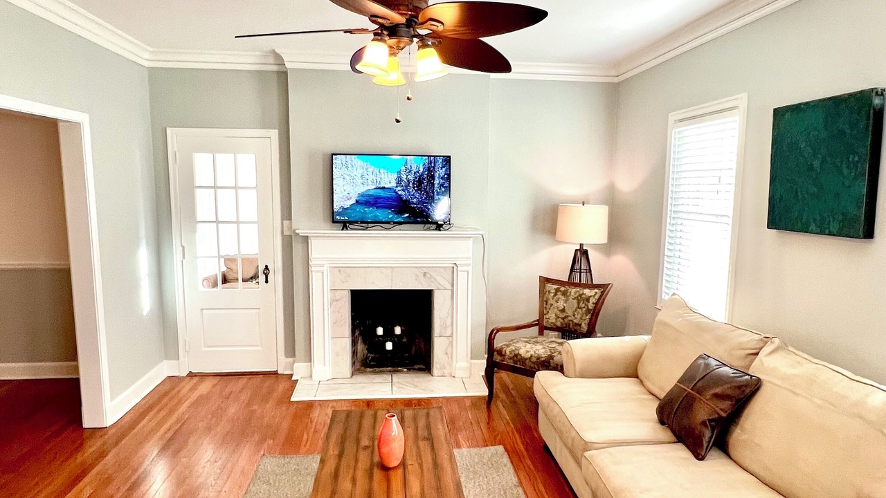 Photo of Livingroom in Jefferson Park