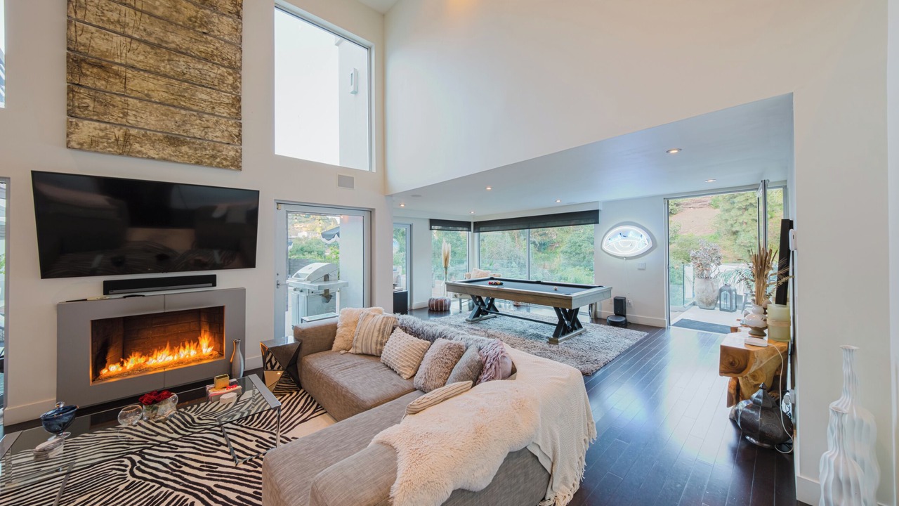 Photo of Livingroom in Hollywood Hills West