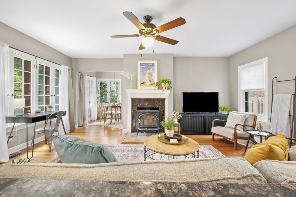 Photo of Livingroom in Cleveland