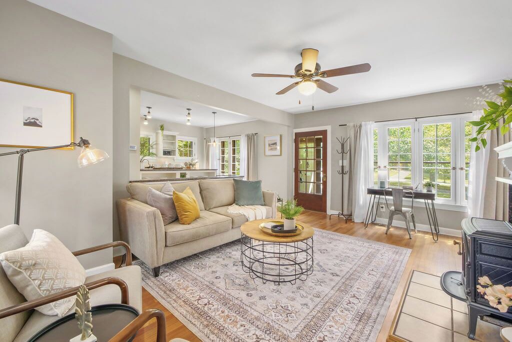 Photo of Livingroom in Cleveland