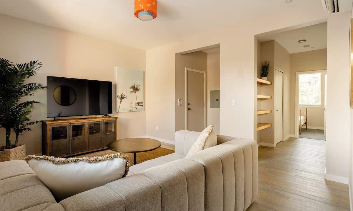 Photo of Livingroom in Hosford-Abernethy