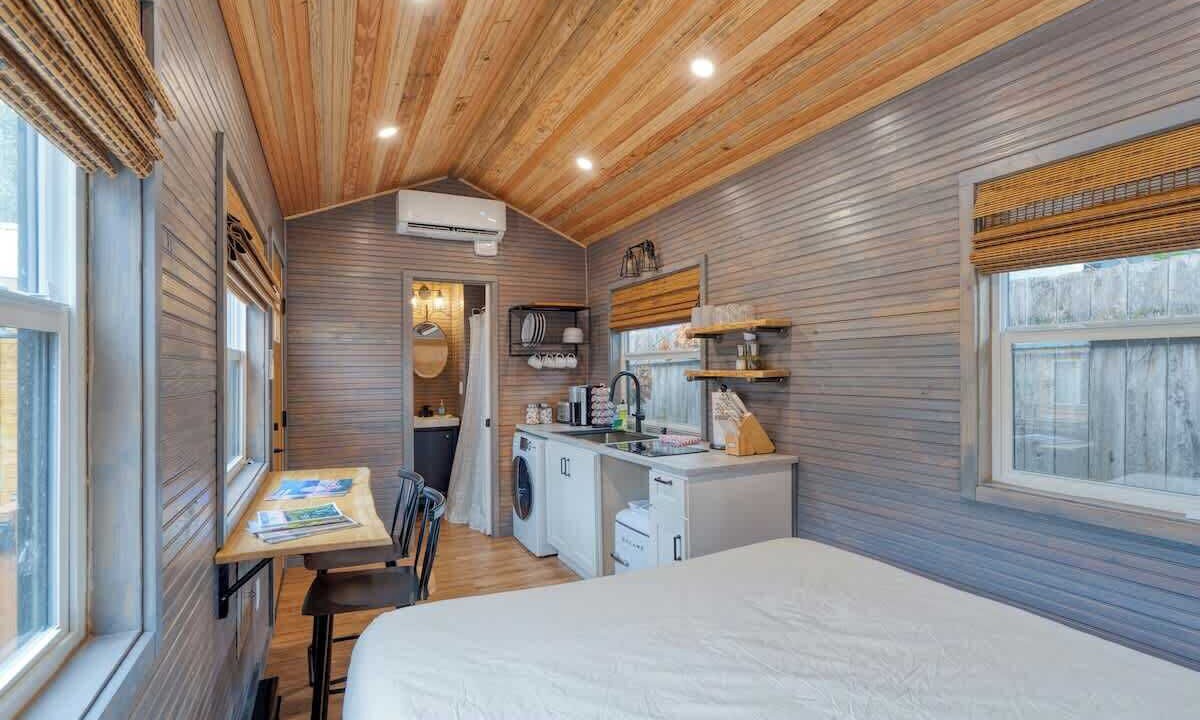 Photo of Bedroom in Hosford-Abernethy