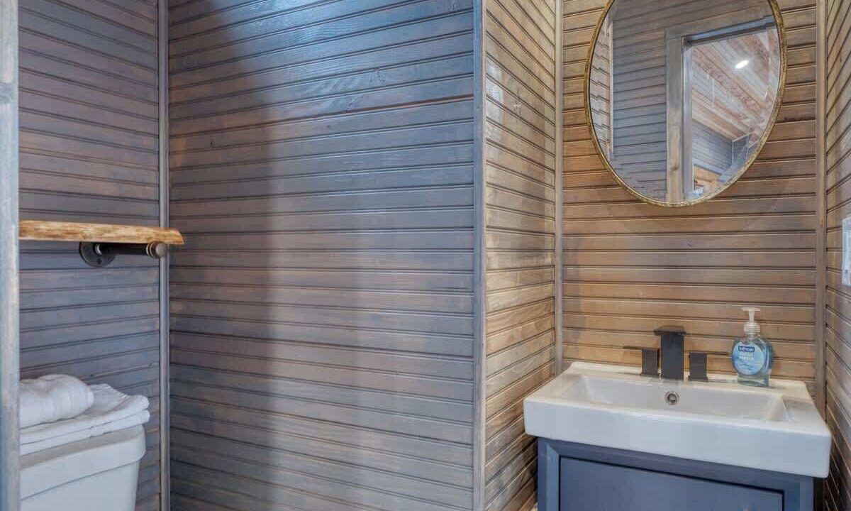 Photo of Bathroom in Hosford-Abernethy