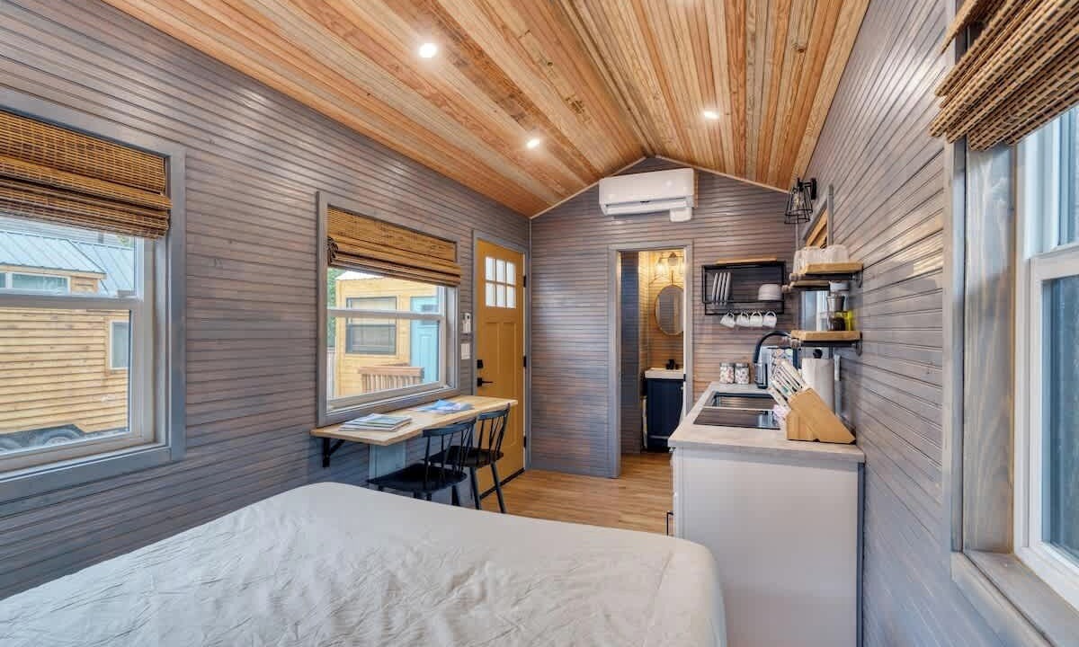 Photo of Bedroom in Hosford-Abernethy