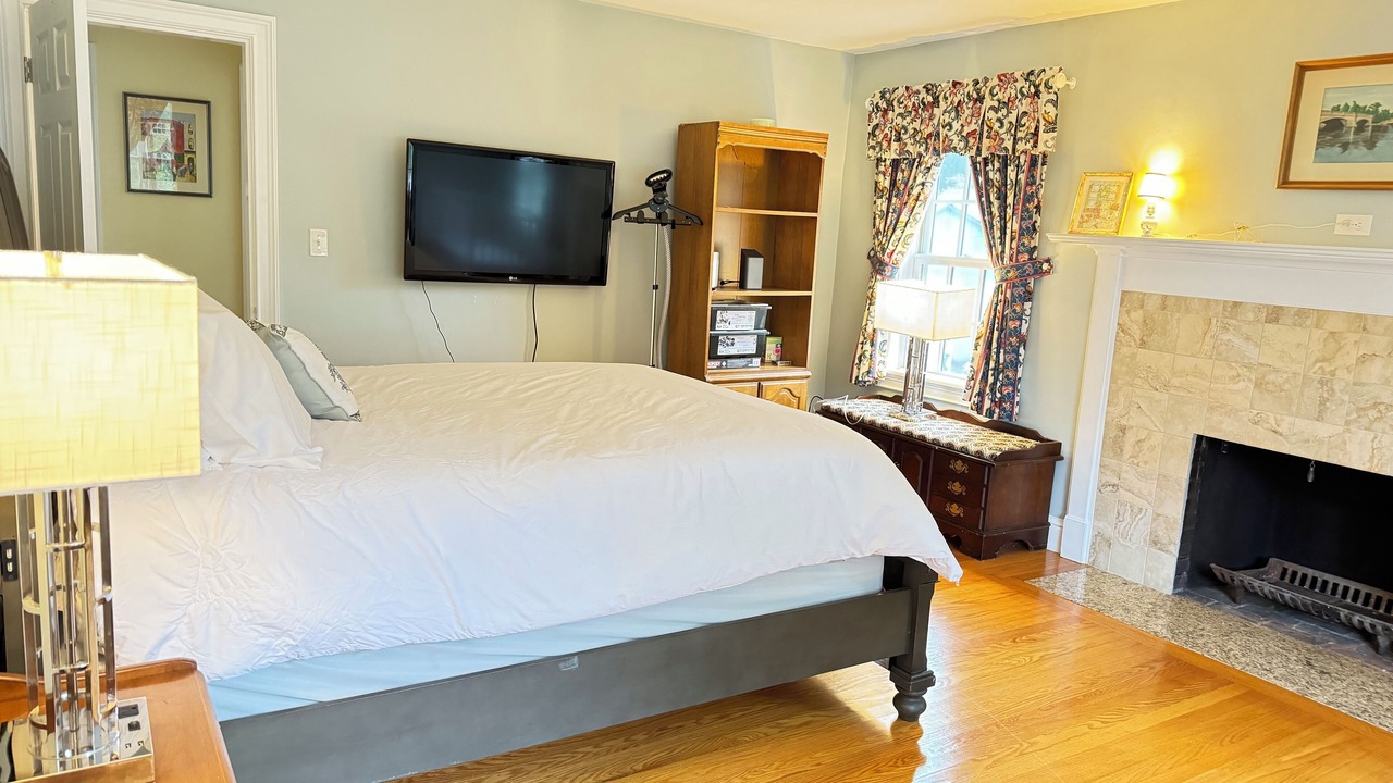 Photo of Bedroom in Amherst Center