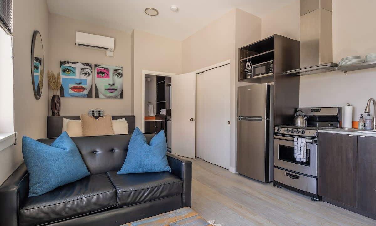 Photo of Livingroom in Hosford-Abernethy