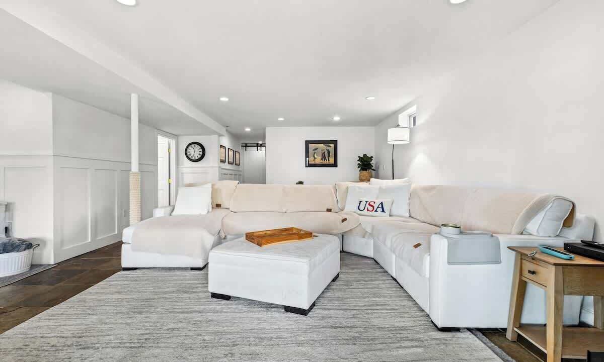 Photo of Livingroom in Edgewater