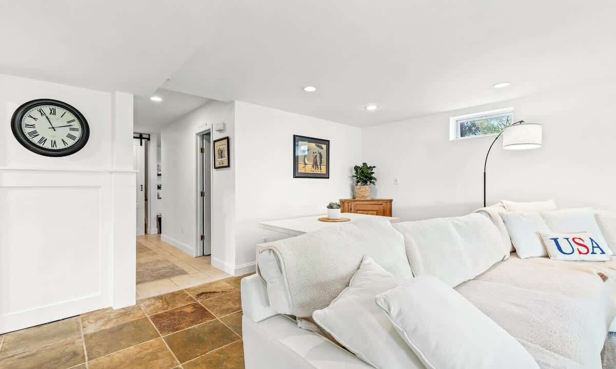 Photo of Livingroom in Edgewater
