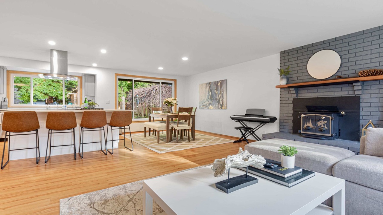 Photo of Livingroom in Inglewood-Finn Hill