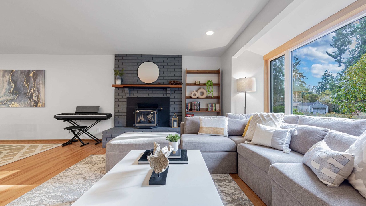 Photo of Livingroom in Inglewood-Finn Hill
