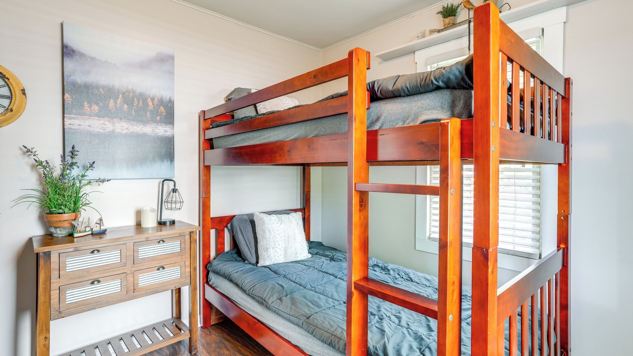 Photo of Bedroom in Paw Paw