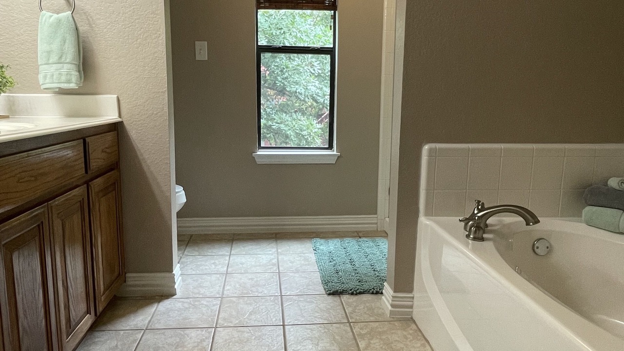 Photo of Bathroom in Pottsboro