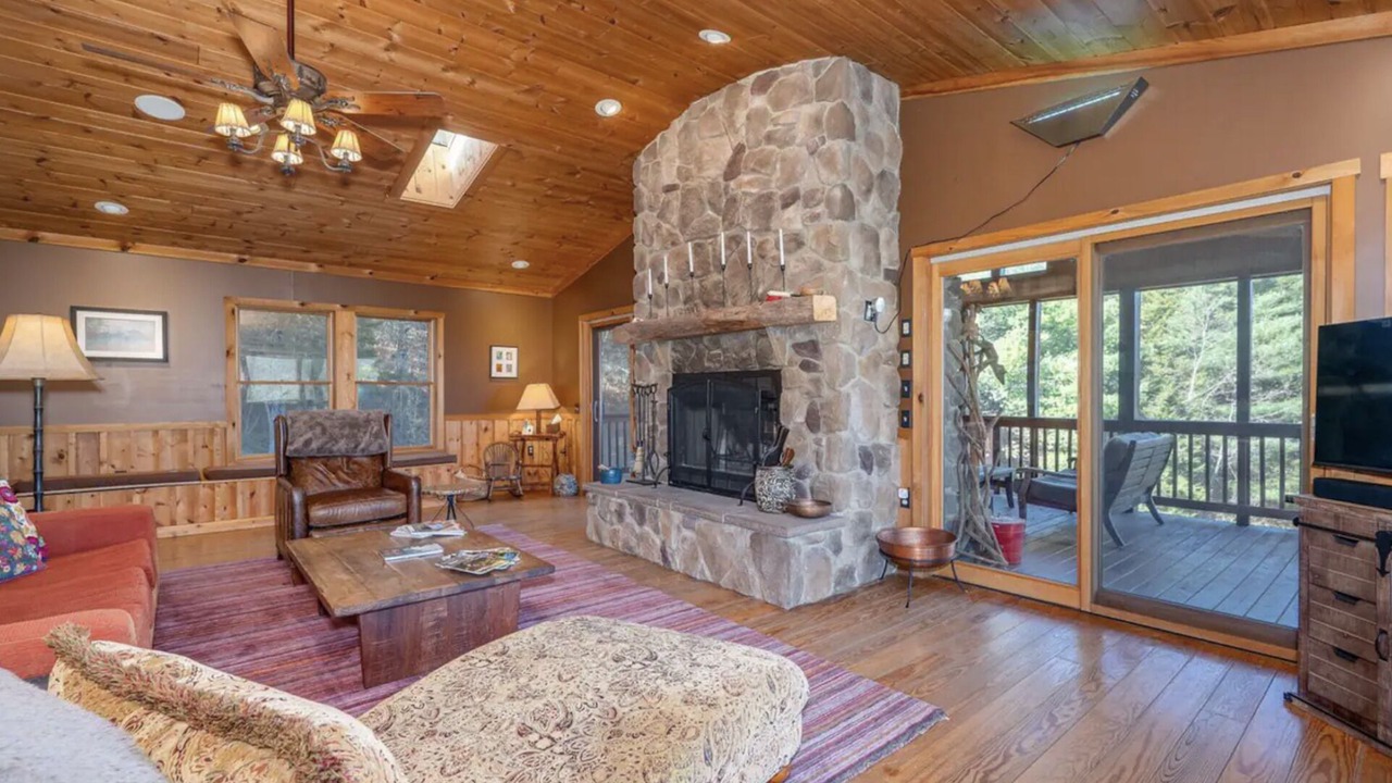 Photo of Livingroom in Lost River