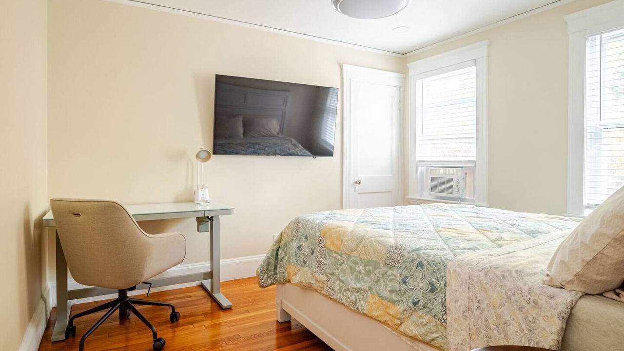 Photo of Bedroom in Commonwealth