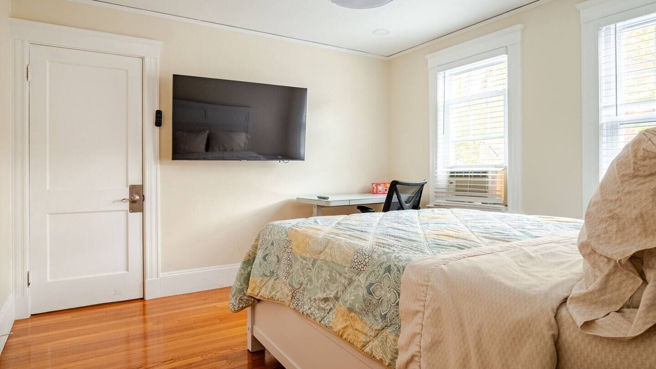 Photo of Bedroom in Commonwealth