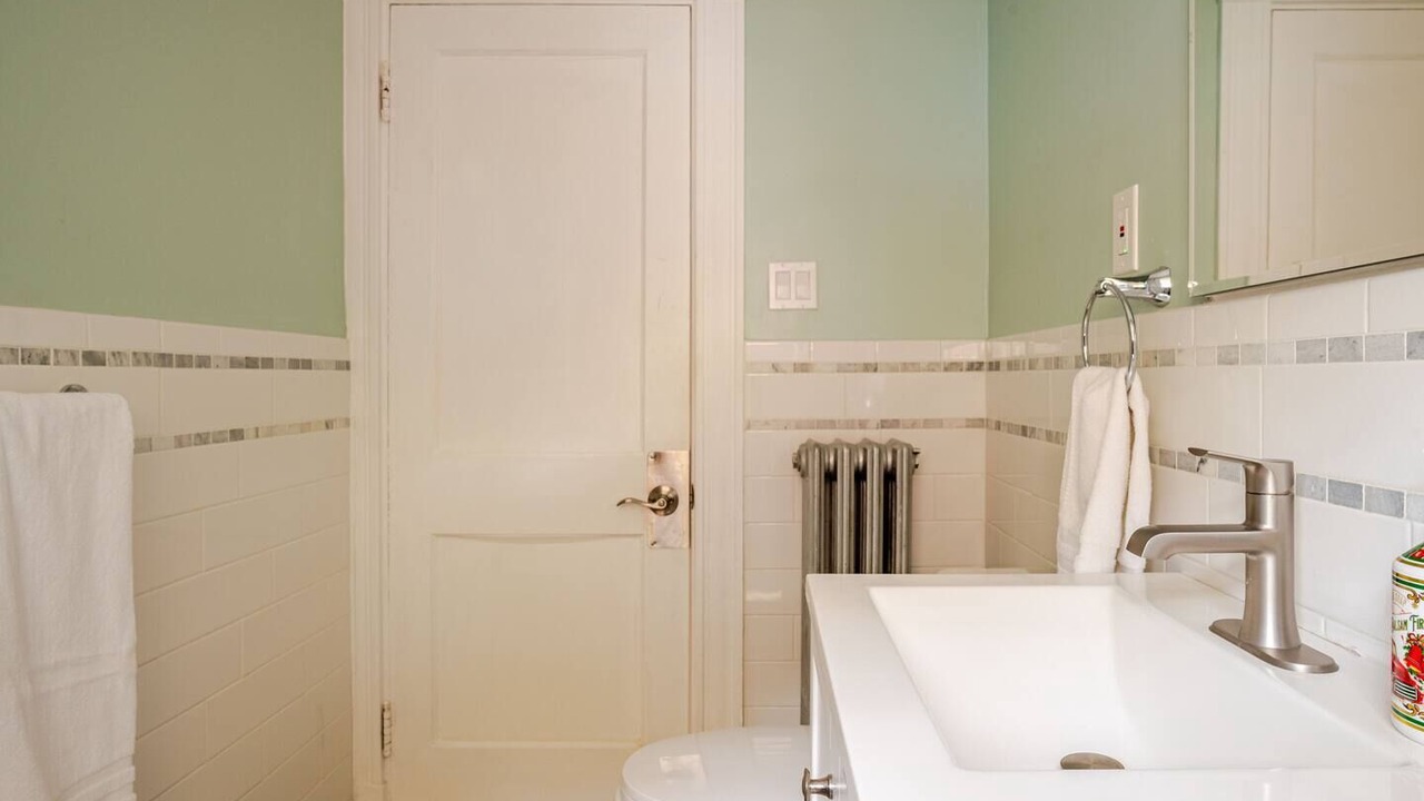 Photo of Bathroom in Commonwealth