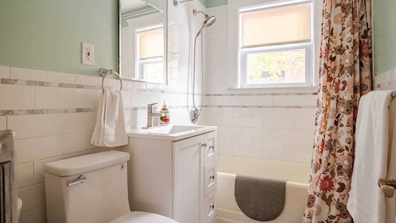 Photo of Bathroom in Commonwealth