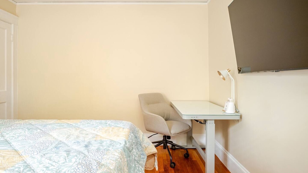 Photo of Bedroom in Commonwealth