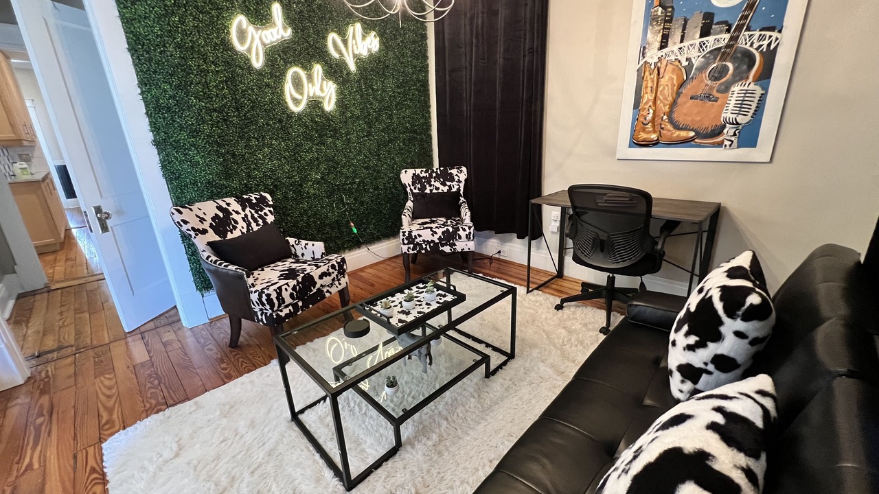 Photo of Livingroom in Shelby Hills