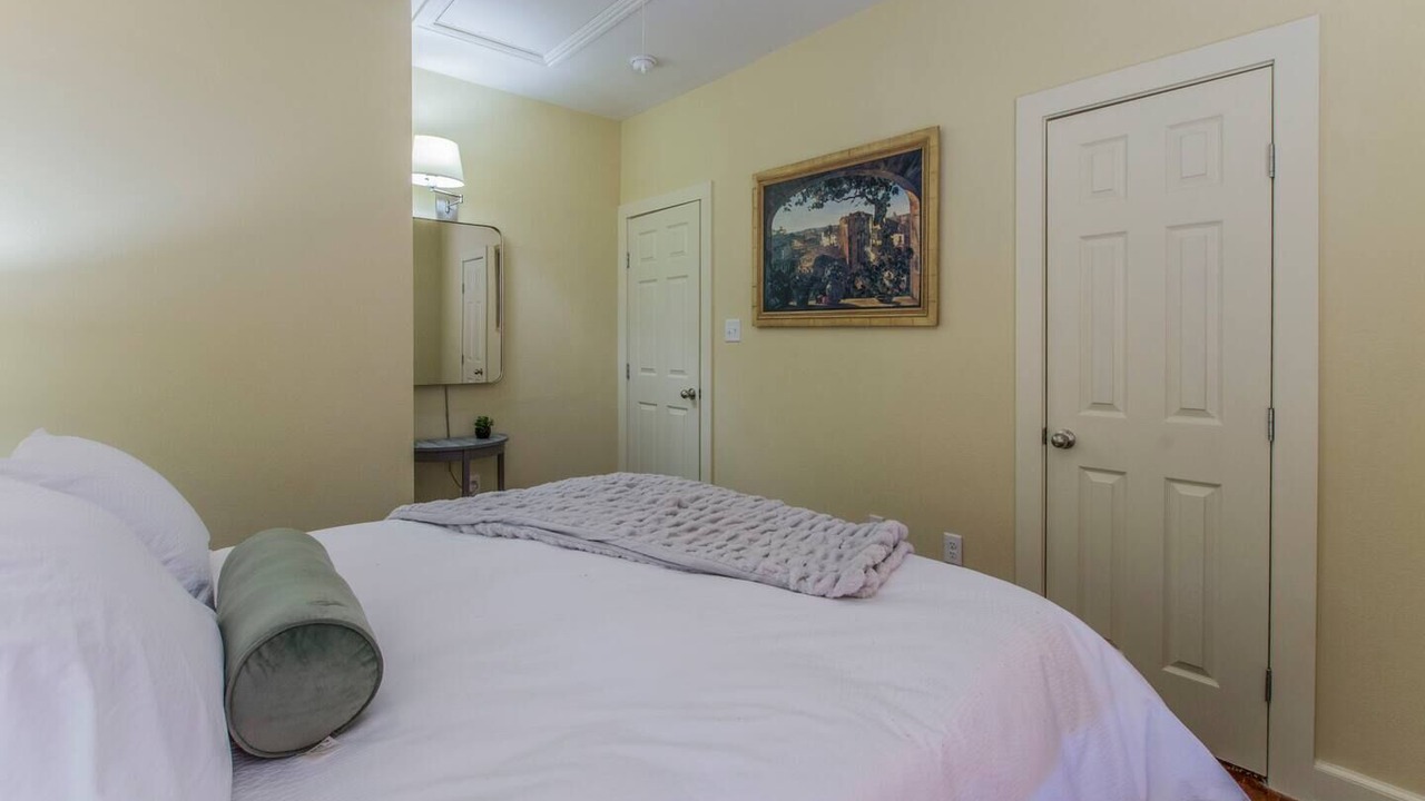 Photo of Bedroom in Lacy-Lakeview