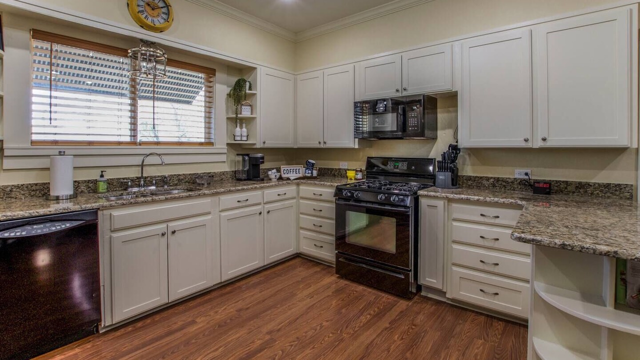 Photo of Kitchen in Lacy-Lakeview