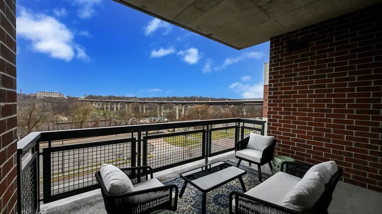 Photo of Patio Balcony in Elizabeth Park Valley