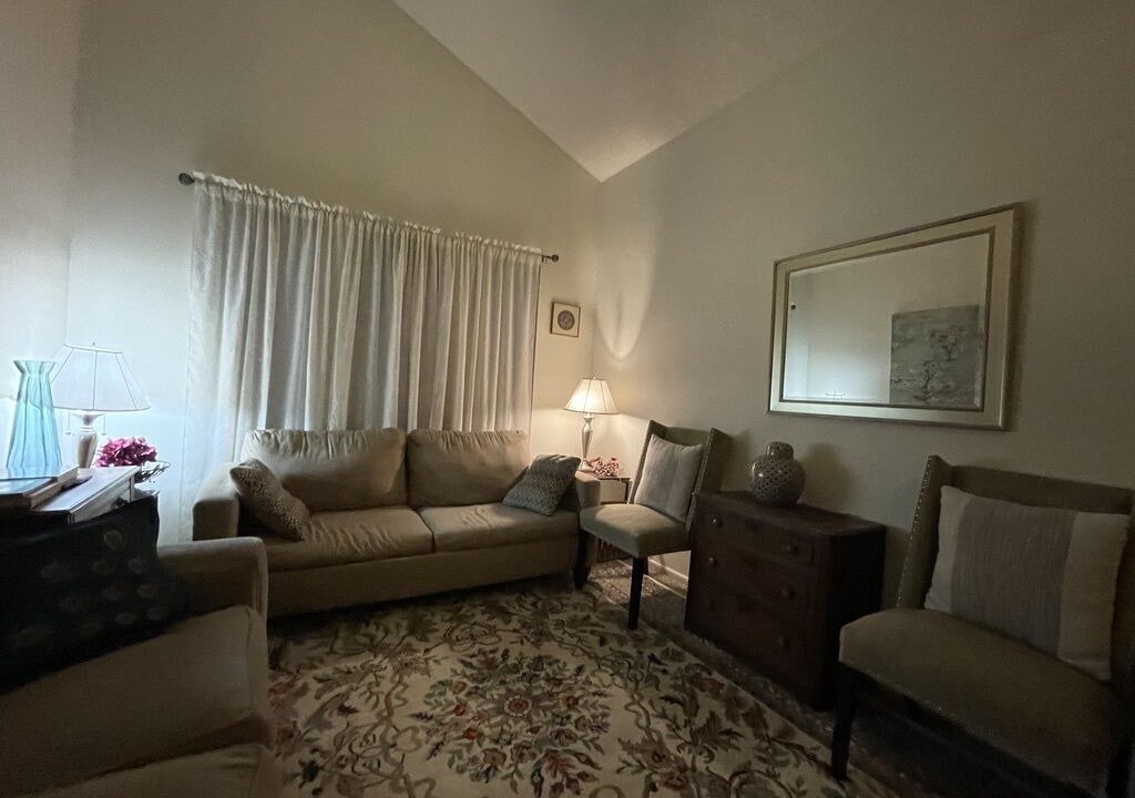 Photo of Livingroom in North Central Westminster