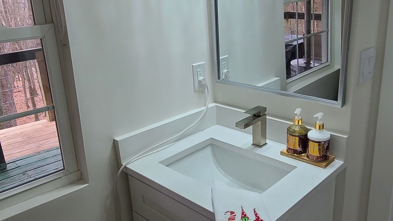 Photo of Bathroom in Alpine Lake