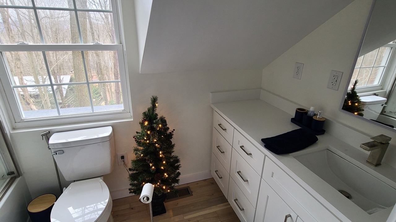 Photo of Bathroom in Alpine Lake