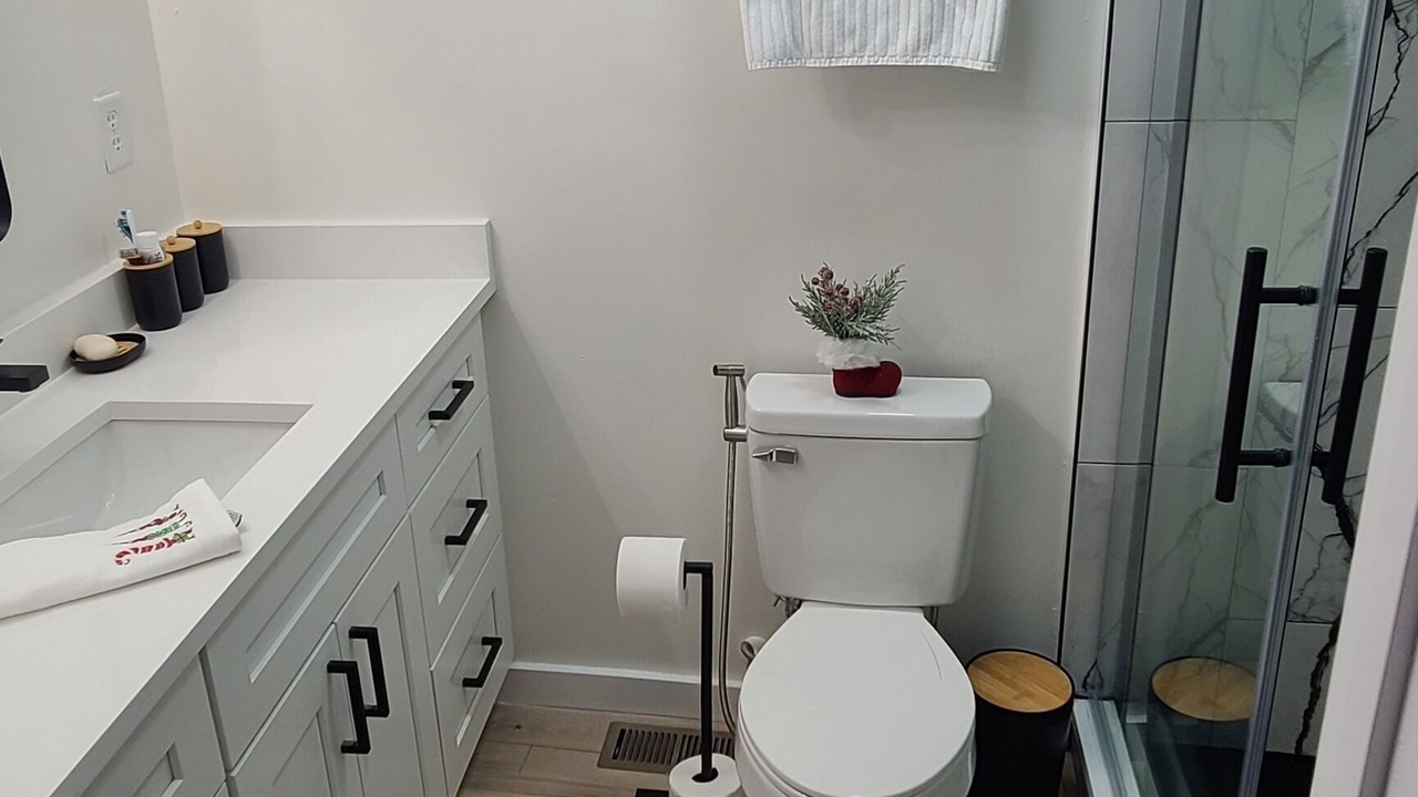 Photo of Bathroom in Alpine Lake