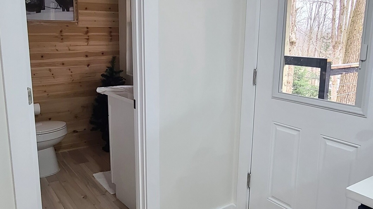 Photo of Bathroom in Alpine Lake