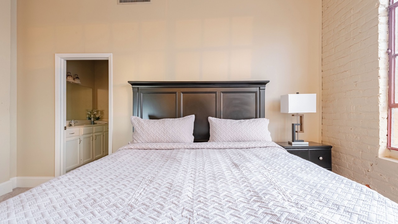 Photo of Bedroom in Arts/Warehouse District