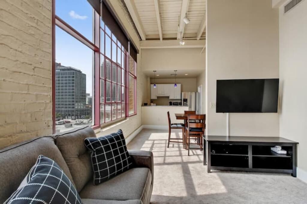 Photo of Livingroom in Arts/Warehouse District
