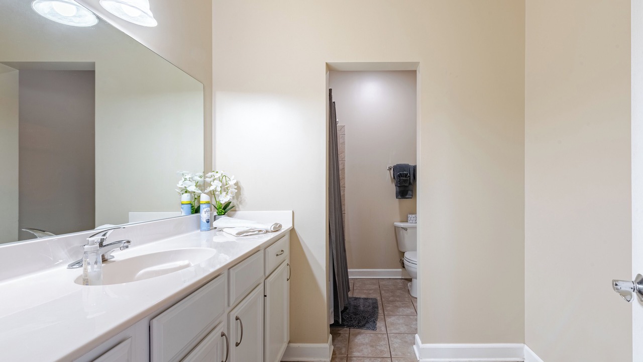 Photo of Bathroom in Arts/Warehouse District