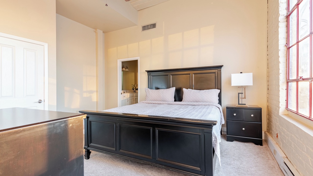 Photo of Bedroom in Arts/Warehouse District
