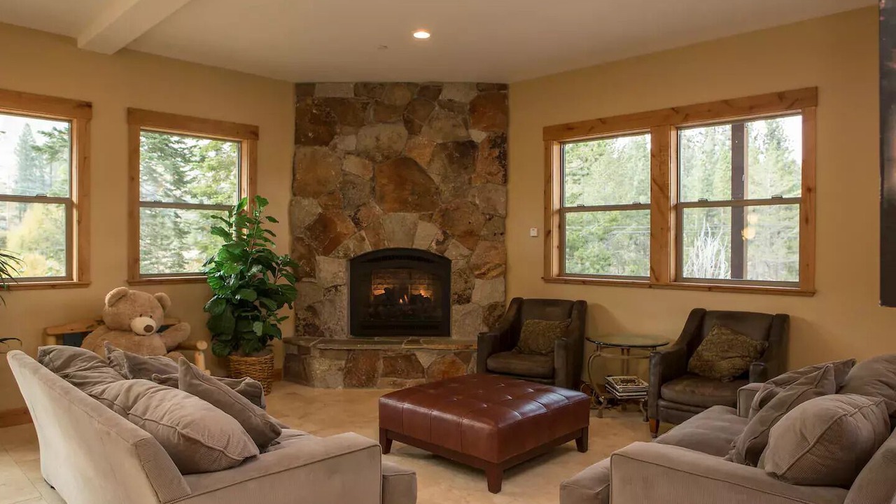 Photo of Livingroom in Mountain View Estates