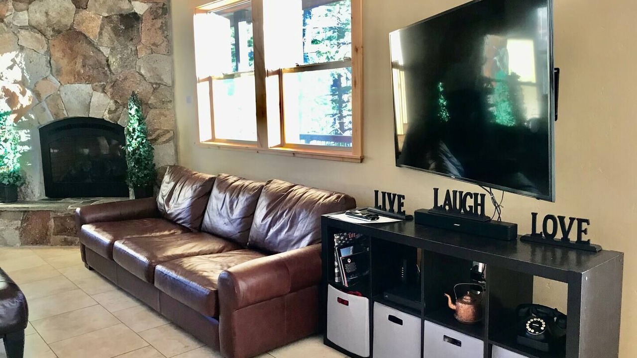 Photo of Livingroom in Mountain View Estates