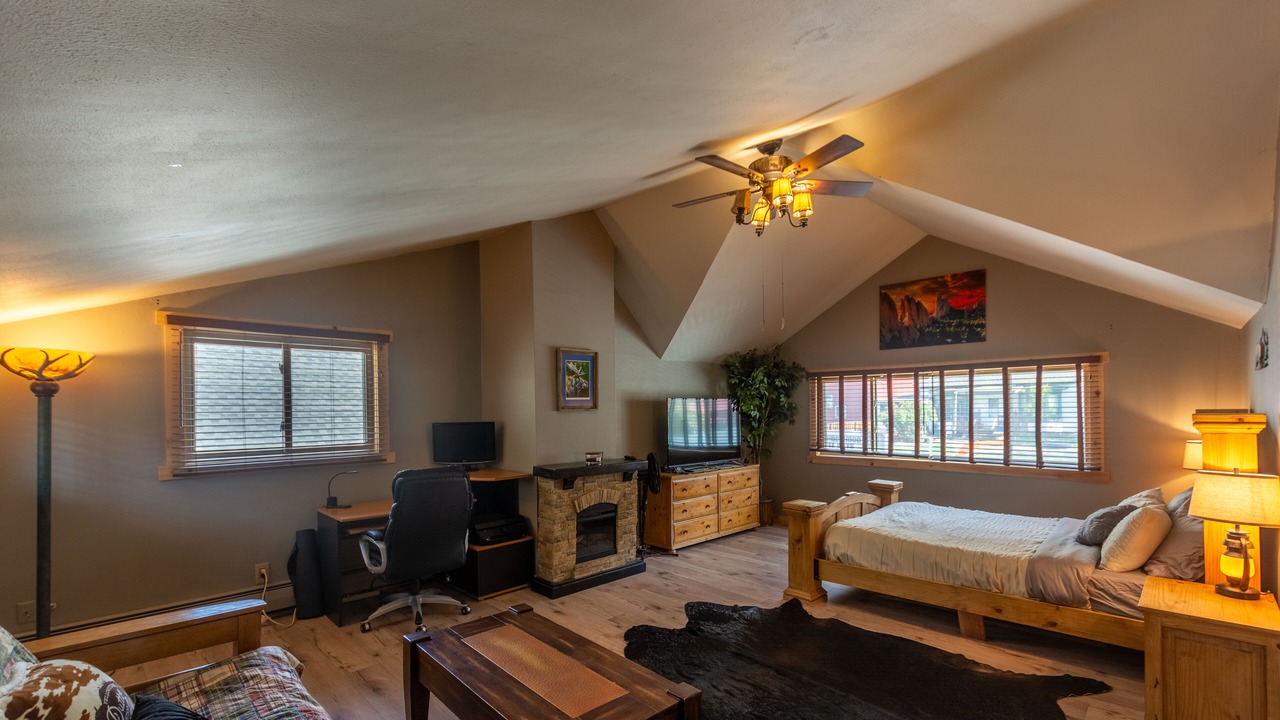 Photo of Bedroom in Idaho Springs