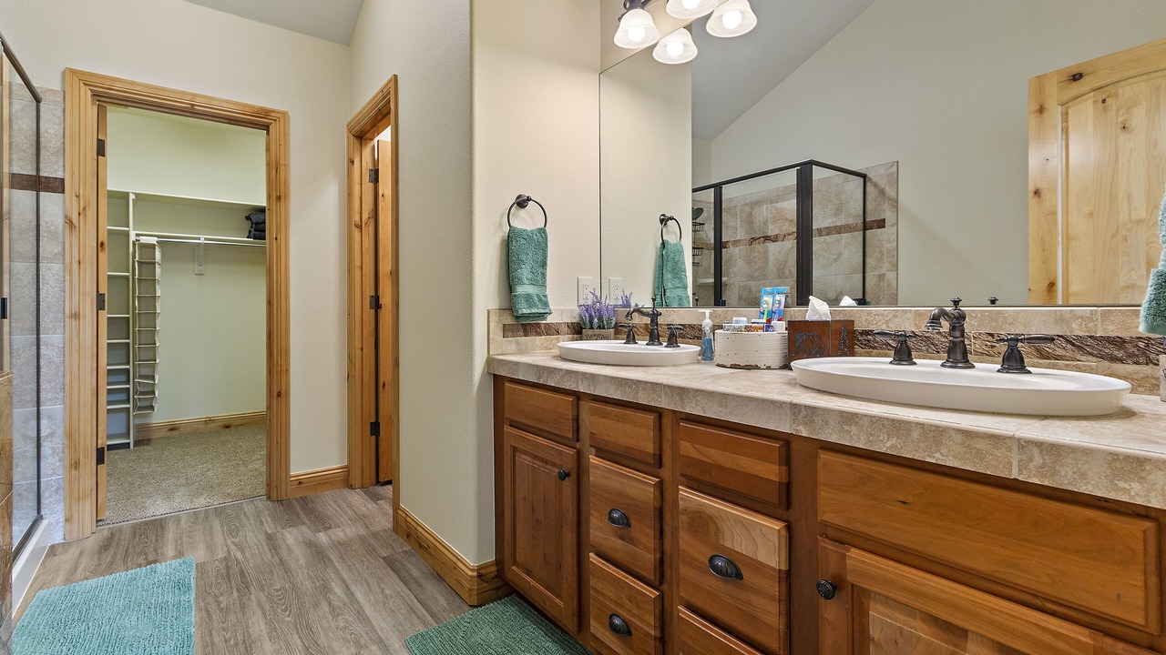 Photo of Bathroom in Tanoa and Hiwan