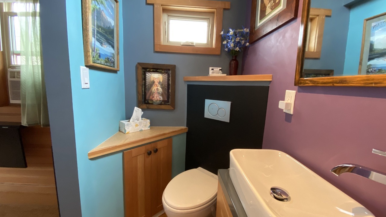 Photo of Bathroom in Lyons