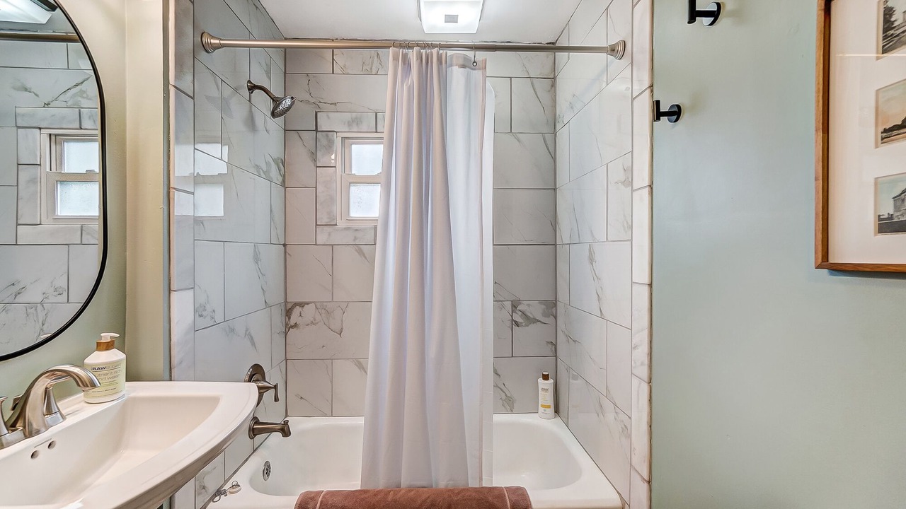 Photo of Bathroom in Bowling Green
