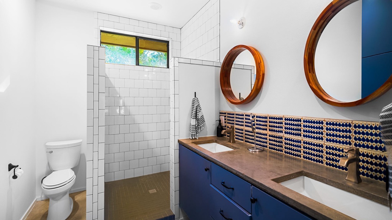 Photo of Bathroom in Driftwood